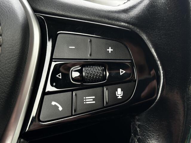 BMW 5-SERIE Touring 520i High Executive Edition | Trekhaak | Ambiance verlichting | Verwarmde voorstoelen | Carplay | Led |