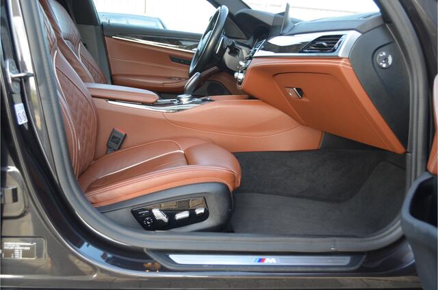 BMW 5-SERIE Touring 540i xDrive M pak | Pano | Stoelventilatie | Head Up | Comfortzet. | Trekhaak | 20 Inch. |