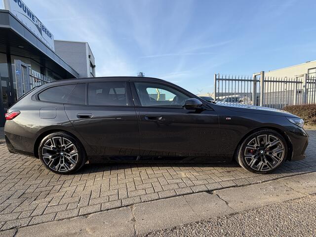 BMW 5-SERIE Touring 520i M Sport Pro Pano-Dak | Adapt. Cruise | Iconic Glow | Harman Kardon