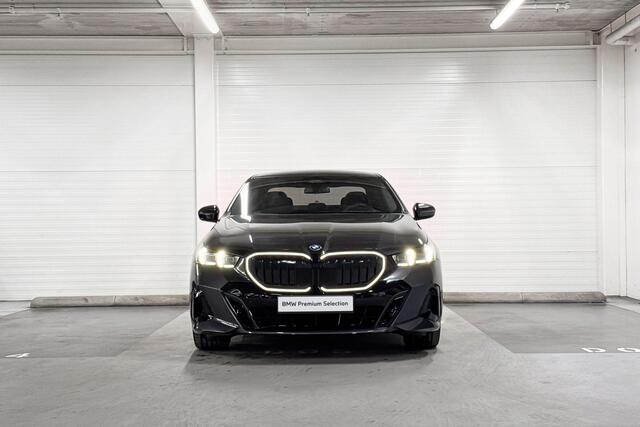 BMW 5-SERIE 530e | M-Sport Pro | Travel Pack | Comfort Pack | Driving Assistant Plus | Harman/Kardon | Panoramadak | Comfort Access