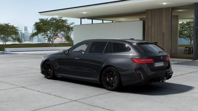 BMW 5-SERIE Touring M5 Automaat / M Drive Professional / Panoramadak / Trekhaak / Bowers & Wilkins / M Multifunctionele Stoelen / Parking Assistant Professional / Comfort Access