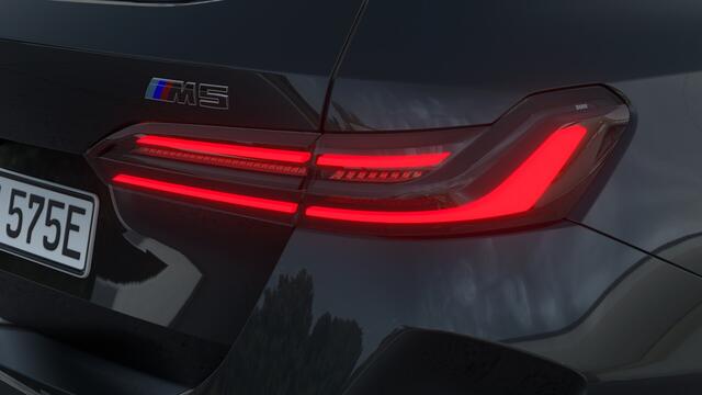 BMW 5-SERIE Touring M5 Automaat / M Drive Professional / Panoramadak / Trekhaak / Bowers & Wilkins / M Multifunctionele Stoelen / Parking Assistant Professional / Comfort Access