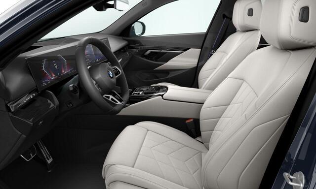 BMW 5-SERIE Touring 520i M Sportpakket Pro | Comfort Pack | Travel Pack | Innovation Pack | Trekhaak | Harman Kardon | Panoramadak | Showroom Selection