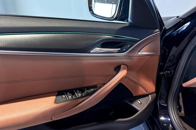 BMW 5-SERIE Sedan 520i Business Edition Plus | M Sport | Stoelverwarming | Achteruitrijcamera | Laserlight |