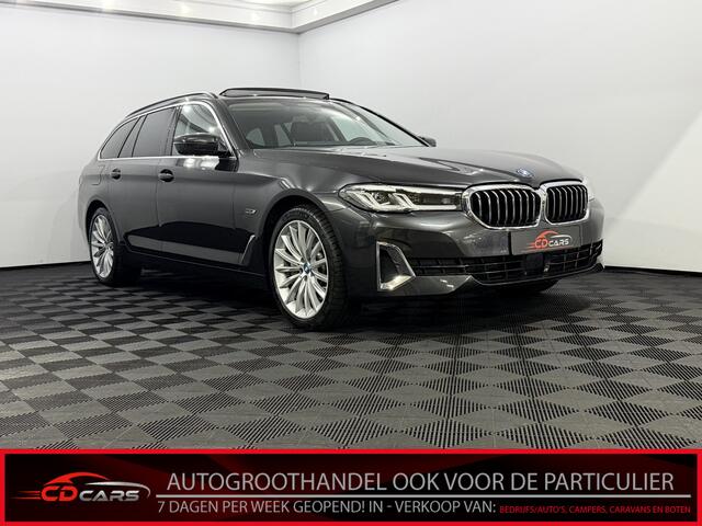 BMW 5-SERIE Touring 530e xDrive Business Edition Plus Schuifdak, Leder, 360 Camera, Navi, Stoelverwarming, Memory stoelen, Head-up display, elektrische trekhaak, Elektrische achterklep