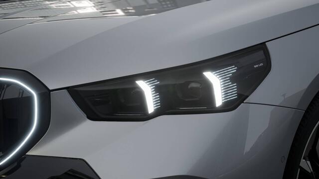 BMW 5-SERIE Touring 530e M Sport Automaat / Panoramadak / Trekhaak / Adaptieve LED / Parking Assistant Plus / Live Cockpit Professional / Stoelventilatie / Comfort Access