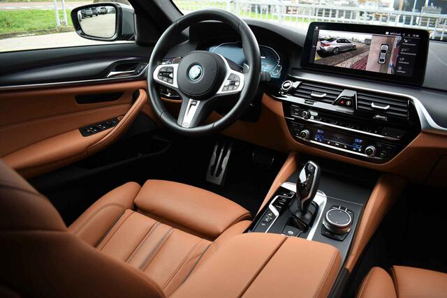 BMW 5-SERIE 545e xDrive M-Sport Pano ACC HUD 20inch 360 Laser HiFi Adp-demping