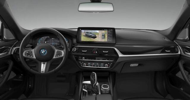 BMW 5-SERIE Touring 530e Business Edition Plus Luxury Line - Trekhaak - Panoramadak - Driving Assistant Professional - Harman Kardon - Head up - Elektrisch verwarmde voorstoelen - Parking Assistant Plus - Comfort acces -