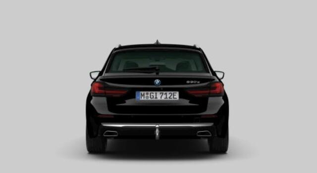 BMW 5-SERIE Touring 530e Business Edition Plus Luxury Line - Trekhaak - Panoramadak - Driving Assistant Professional - Harman Kardon - Head up - Elektrisch verwarmde voorstoelen - Parking Assistant Plus - Comfort acces -