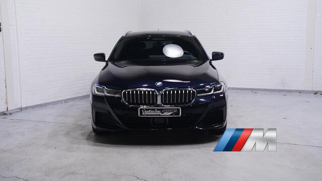 BMW 5-SERIE 530i M Sport 1e eigen NAP NL-auto carbon zwart nappa leder comfort zetels met memory harman-kardon 19"-lmv camera rijassist head-up DAB-ontvangst apple-carplay digitale cockpit M-pakket