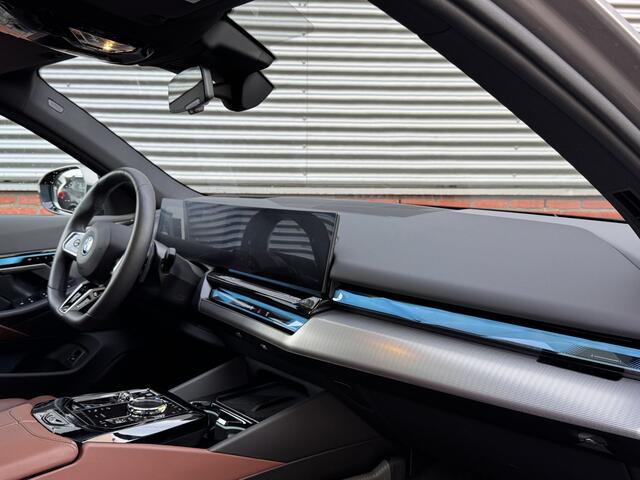 BMW 5-SERIE 550e xDrive | M Sportpakket Pro | 21inch | HUD | B&W | Panorama-dak |
