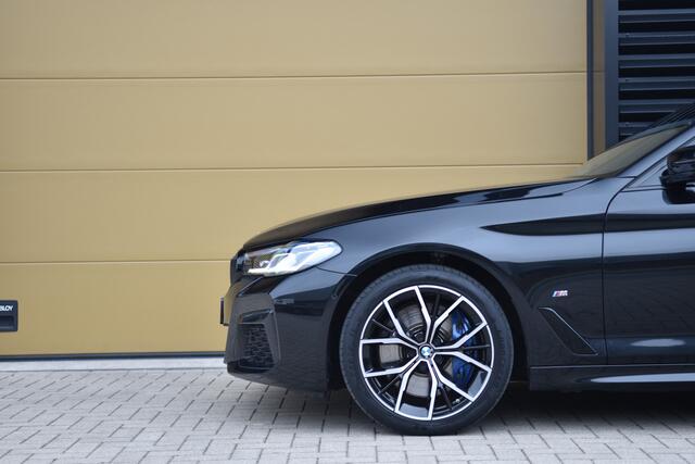BMW 5-SERIE Touring 540i xDrive High Executive * M-Sport * Stuurverwarming * Comfortstoelen * Panoramadak * Facelift * Laser *