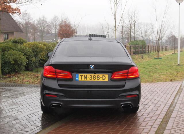 BMW 5-SERIE 530i High Executive | M-Pakket | Camera | Sfeerverlichting | Automaat | NL-Auto |