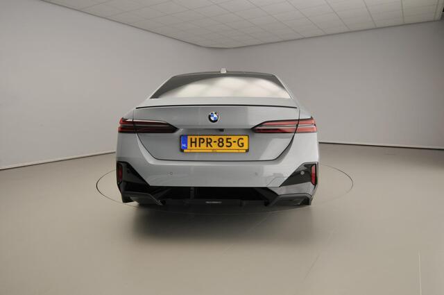 BMW 5-SERIE Sedan 520d | M-Sportpakket | LED | Leder | HUD | Trekhaak | Schuifdak | Active cruise | DAB | Bowers & Wilkins sound | Alu 21 inch | Ekris Selection