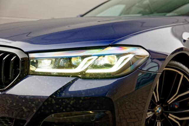 BMW 5-SERIE Touring 540d xDrive M-Sport Stoelventilatie, Panoramadak, H/K Geluidsinstallatie, Active steering, Key less Entry, Apple carPlay, Camera, Stoelverw. V+A
