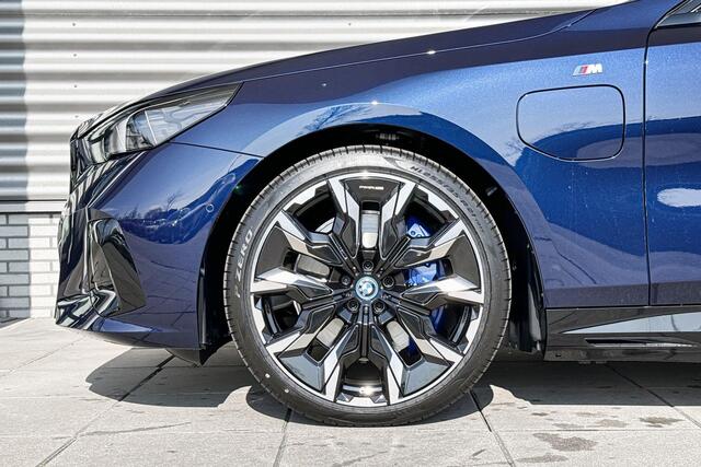 BMW 5-SERIE Sedan 550e xDrive M Sportpakket Pro / Innovation Pack / Travel Pack / Comfort Pack