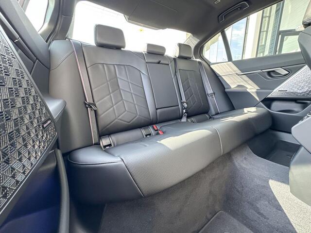 BMW 5-SERIE Sedan 550e xDrive M Sportpakket Pro / Innovation Pack / Travel Pack / Comfort Pack