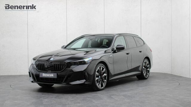 BMW 5-SERIE Touring 550e xDrive M-Sport Pro | Bowers & Wilkins | Stoelventilatie | Head-up | Panoramadak | Trekhaak | Carbon