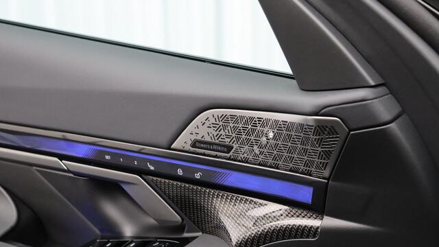 BMW 5-SERIE Touring 550e xDrive M-Sport Pro | Bowers & Wilkins | Stoelventilatie | Head-up | Panoramadak | Trekhaak | Carbon