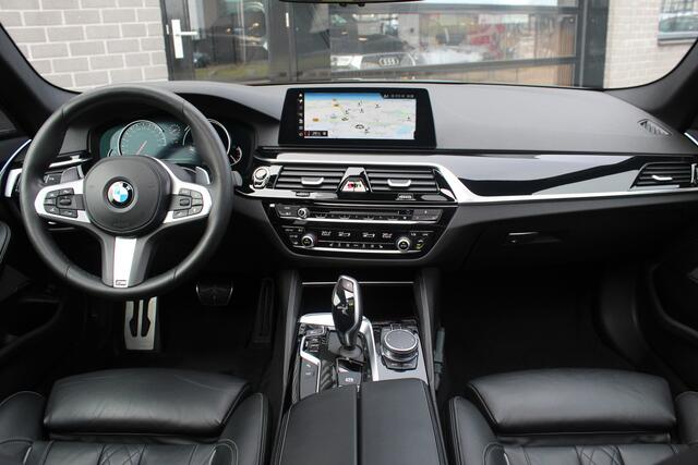 BMW 5-SERIE Touring 520d High Executive / M Sport / Panoramadak / N.A.P.
