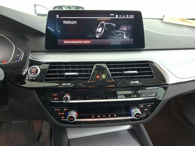 BMW 5-SERIE 520i Aut. Executive Ed. | Navi | Xenon-Led | ECC |
