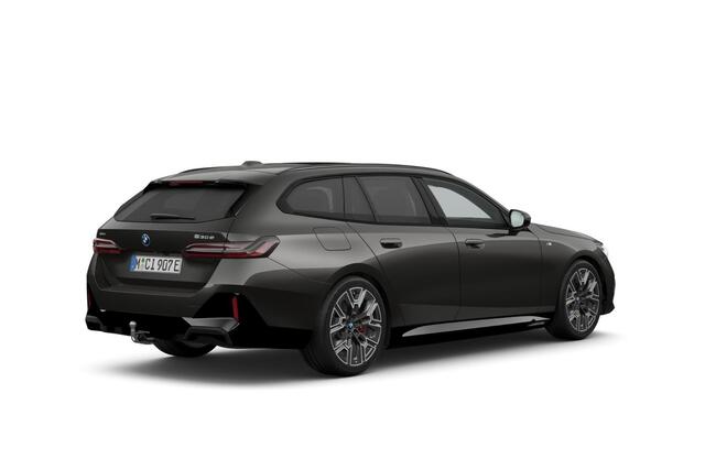 BMW 5-SERIE Touring 530e xDrive M Sportpakket Pro | Trekhaak | Comfortstoelen | Innovation Pack | Bowers & Wilkins