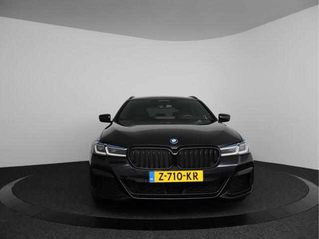 BMW 5-SERIE Touring 530e M-Sport | Laserled | Panoramadak