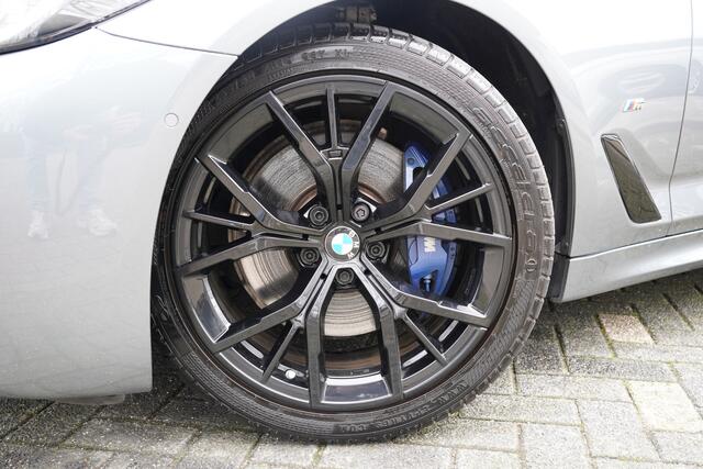 BMW 5-SERIE Touring 530i M-Sport High Executive / BTW / Pano / Trekhaak / Head Up / Harman Kardon / Laser / Comfort Stoel /