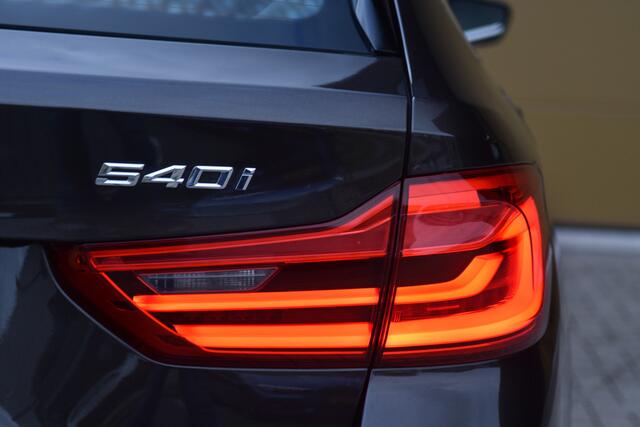 BMW 5-SERIE Touring 540i xDrive High Executive * Panoramadak * DAB * Harman/Kardon * Comfortstoelen *