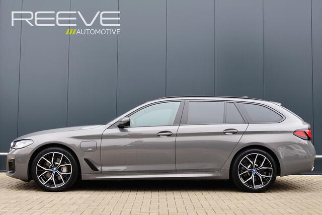 BMW 5-SERIE Touring 530e M Sport Business Edition Plus | 19 inch | Leer | Stoelverwarming | Berninagrau Bernstein | Live Cockpit | Apple Carplay / Android Auto | M-pakket