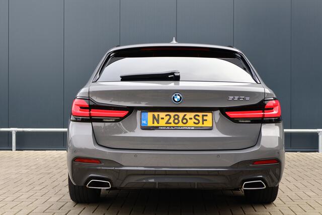 BMW 5-SERIE Touring 530e M Sport Business Edition Plus | 19 inch | Leer | Stoelverwarming | Berninagrau Bernstein | Live Cockpit | Apple Carplay / Android Auto | M-pakket