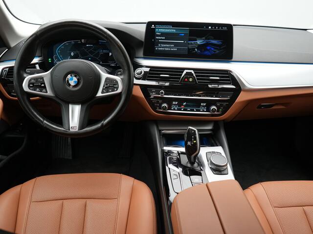 BMW 5-SERIE Touring 530e xDrive Plu In Hybrid Business Edition Plus 293pk Dealer O.H PHEV | Trekhaak af Fabriek | Adaptive Cruise | 360 Camera | M Sportstuur | Keyless | BLIS |