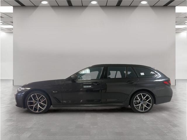 BMW 5-SERIE Touring 530e xDrive High Executive - M Sport - Full Options - Harman/Kardon Head-up . Neem contact op en we maken een afspraak!