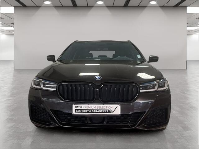 BMW 5-SERIE Touring 530e xDrive High Executive - M Sport - Full Options - Harman/Kardon Head-up . Neem contact op en we maken een afspraak!