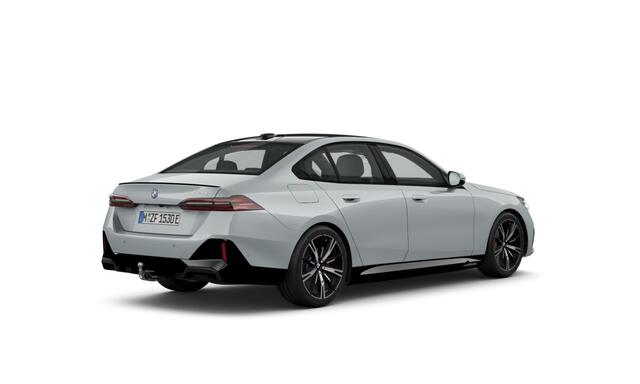 BMW 5-SERIE 530e | M-Sport Pro | 20'' | Panorama. | Comf. stoel. + vent. | Head-Up | Comf. Acc. | Park. Plus | Driv. Plus | Trekhaak | Stuur + stoelverw. voor/achter