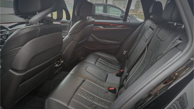 BMW 5-SERIE Touring 520d High Executive ACC / M-Pakket / Virtual display / Stoel verwarming & verkoeling / Carplay / Memory