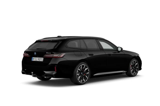 BMW 5-SERIE Touring 550e xDrive | M Sportpakket Pro | Innovation Pack | Travel Pack | Comfort Pack | Trekhaak