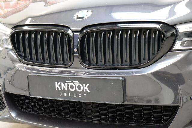 BMW 5-SERIE Touring 530i High Executive M Sport Pakket Automaat / Navigatiesysteem Professional / Head-Up Display / Comfortstoelen / Trekhaak / Sfeerverlichting / Driving Assistant / Stoelverwarming / Multifunctioneel Instrumentendisplay / Hifi / Adaptieve LED-kopla