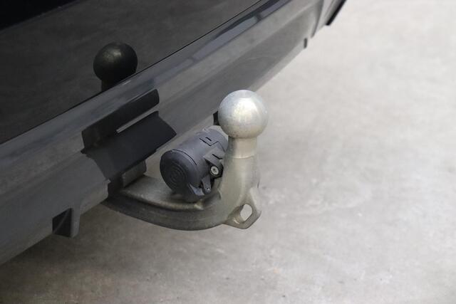 BMW 5-SERIE Touring 520i High Executive M Sport Pakket Automaat / Panoramadak / Trekhaak / Comfortstoelen / Laserlight / Adaptieve Cruise Control / Parkeerhulpsysteem / Hifi / Live Cockpit Professional / Shadow Line / Stoelverwarming / Extra Getint Glas