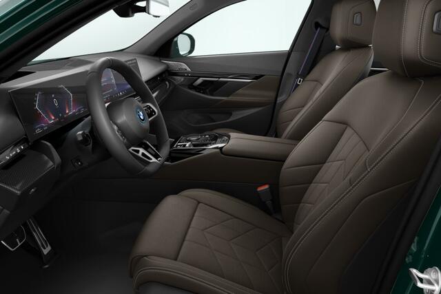 BMW 5-SERIE Sedan 550e xDrive | M Sportpakket Pro | Innovation Pack | Travel Pack | Comfort Pack | Trekhaak