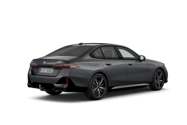 BMW 5-SERIE Sedan 550e xDrive | M Sportpakket Pro | Innovation Pack | Travel Pack | Comfort Pack | Trekhaak
