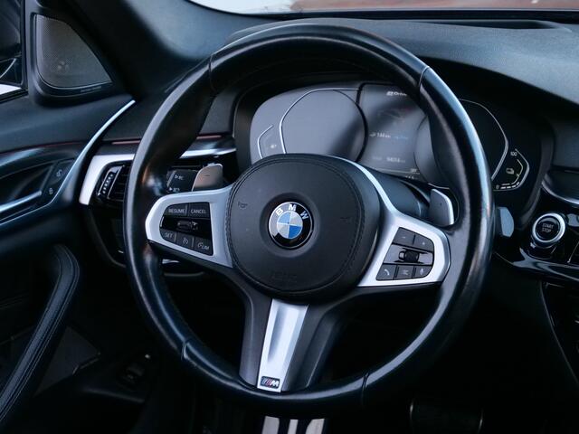 BMW 5-SERIE Touring 530e High Executive 292 Pk Automaat Leer / Navi / DAB / Apple Carplay / Camera / Laser LED / M-pakket