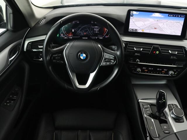 BMW 5-SERIE 520i Business Edition Plus | Nappaleder | Stoelverwarming | Carplay | Laserlicht | Navigatie | Live Cockpit | Parkeerhulp | Climate control | Comfortstoelen | Cruise control | Bluetooth