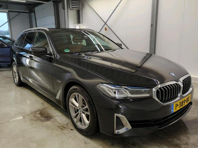 BMW 5-SERIE Touring 520e High Executive | Panorama | Luxury Line | Camera | Laserlight |