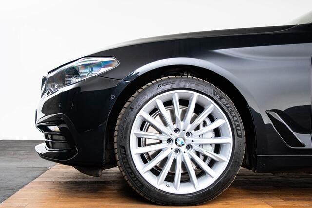 BMW 5-SERIE Touring 540i xDrive High Executive Sportline - panoramadak - Comfortstoelen - Comfort Access - Driving/Parking Assistant Plus - Elektrisch verwarmde voor en achterstoelen - Head up - Hifi -