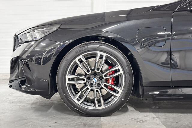 BMW 5-SERIE Sedan 530e | M-Sport Pro | Travel Pack | Innovation Pack | Comfort Pack | Driving Assistant Plus | Harman/Kardon | Panoramadak | Comfort Access
