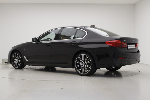 BMW 5-SERIE 530i xDrive Individual | Driving Assistant Plus | Stoelventilatie | M-Sport | Lederen Dash | Schuifdak | 20" | Harman Kardon |