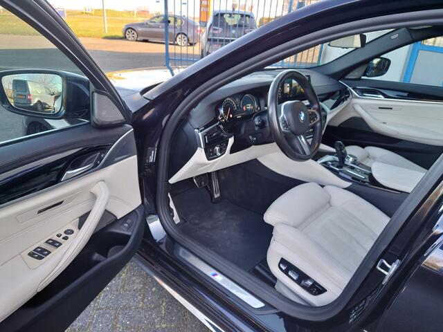 BMW 5-SERIE Touring 540i xDrive High Executive M-Sport / Head-up / H-K / Panodak / Comfortpakket / Bomvol