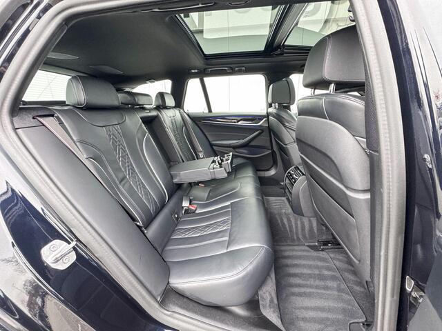 BMW 5-SERIE Touring 530i High Executive | M Sport | Panoramadak | Comfortstoelen | Driving Assistant Plus