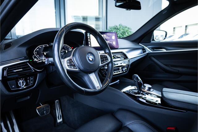 BMW 5-SERIE Touring 530e Business Edition Plus - M Sport | Panorama | Elek. Trekhaak | Stoelverwarming